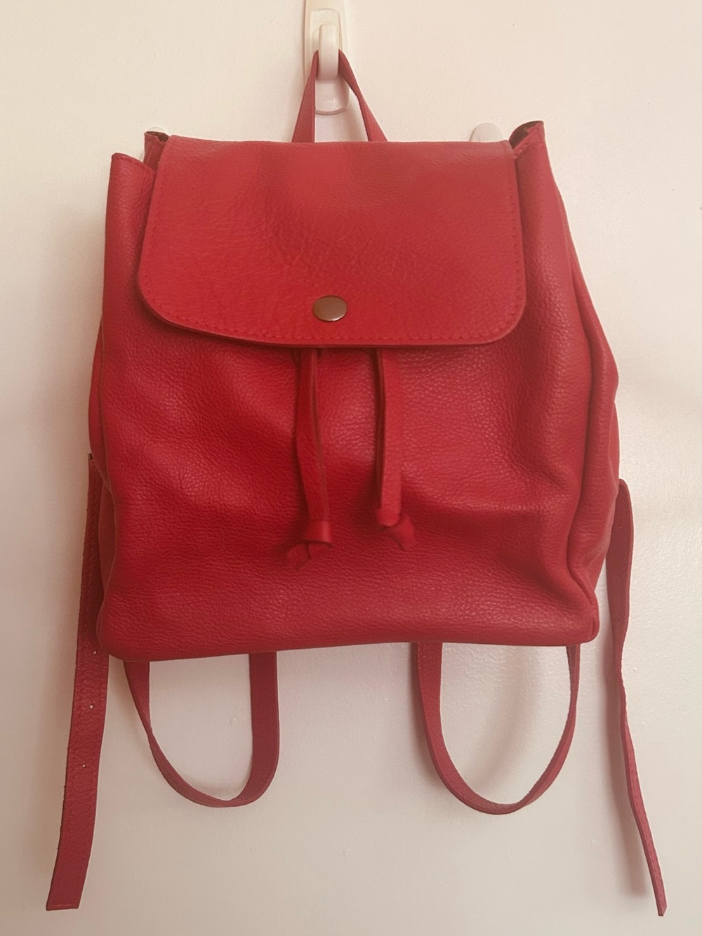 Vera Pelle Red Drawstring Backpack with Flap